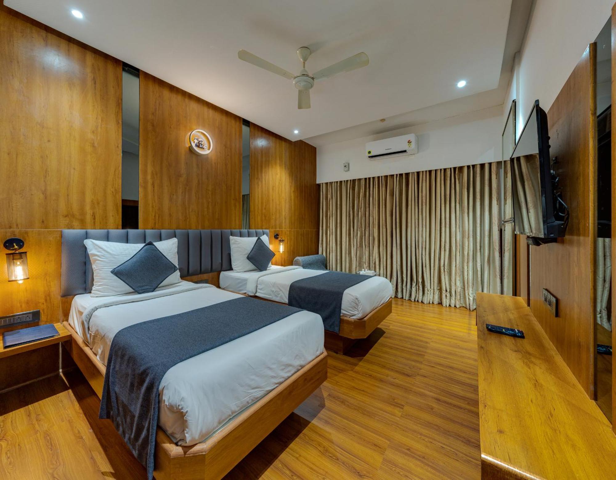 Hotel Surya Executive 3 Star Hotel Solapur Dış mekan fotoğraf