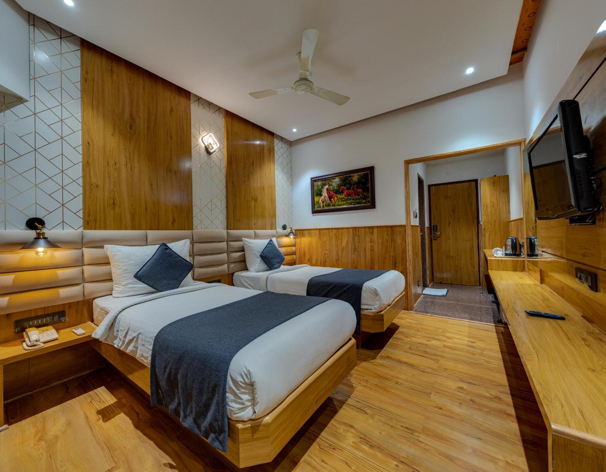 Hotel Surya Executive 3 Star Hotel Solapur Dış mekan fotoğraf