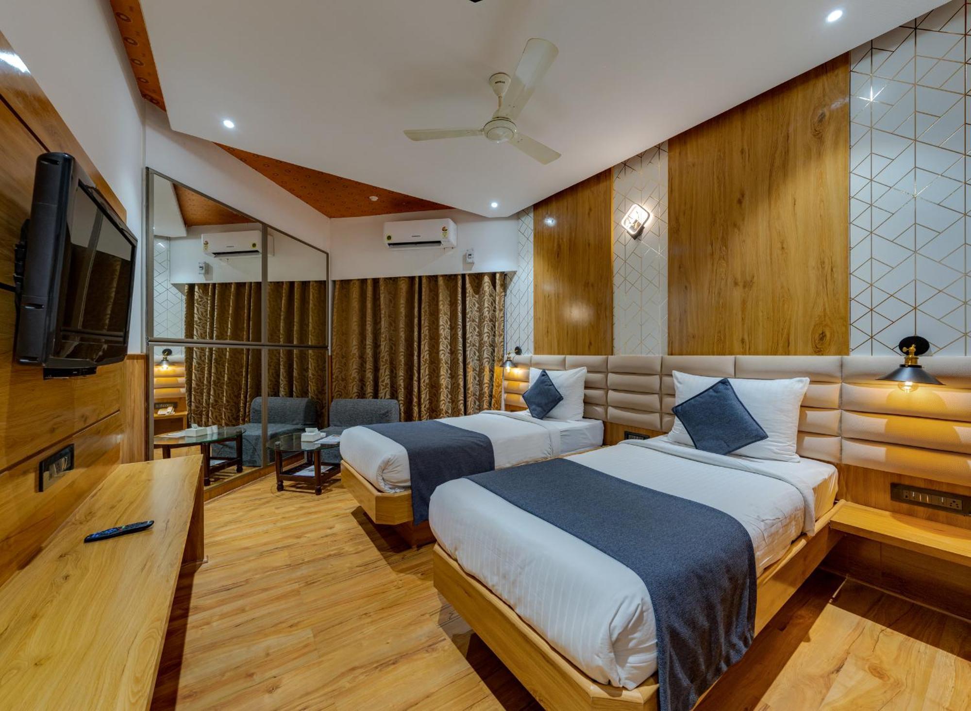 Hotel Surya Executive 3 Star Hotel Solapur Dış mekan fotoğraf