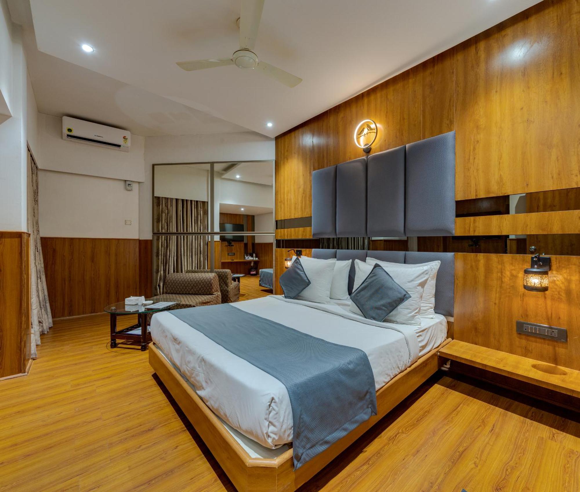 Hotel Surya Executive 3 Star Hotel Solapur Dış mekan fotoğraf