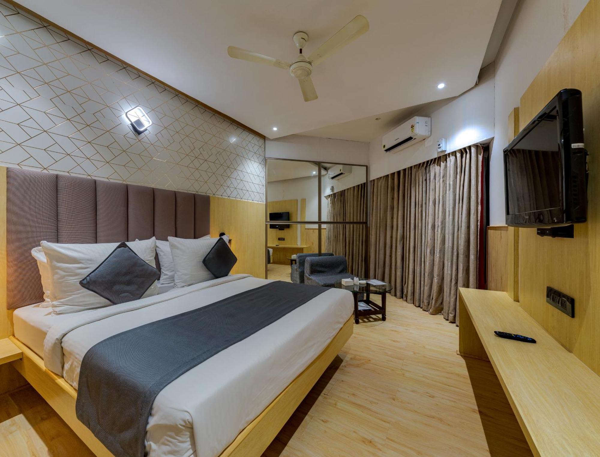 Hotel Surya Executive 3 Star Hotel Solapur Dış mekan fotoğraf